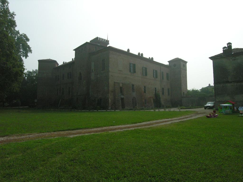 Castello Sannazzaro B&B Giarole Exterior foto